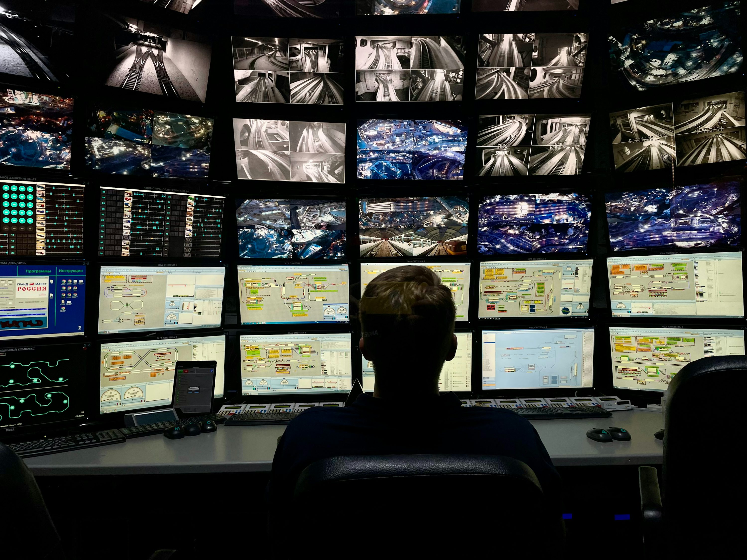 Alert triangle or IDS shield. Real‑time intrusion detection (IDS/IPS) with 24‑hour SOC monitoring.
